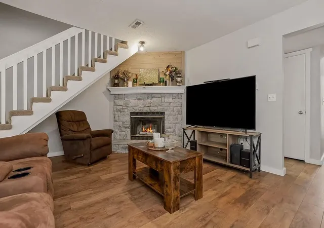 4th image of 404 Ne 6Th St #D, Blue Springs, MO 64014 | MLS# 2636052
