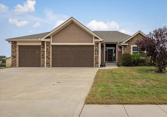 1st image of 200 Rock Creek Ter, Smithville, MO 64089 | MLS# 2636053