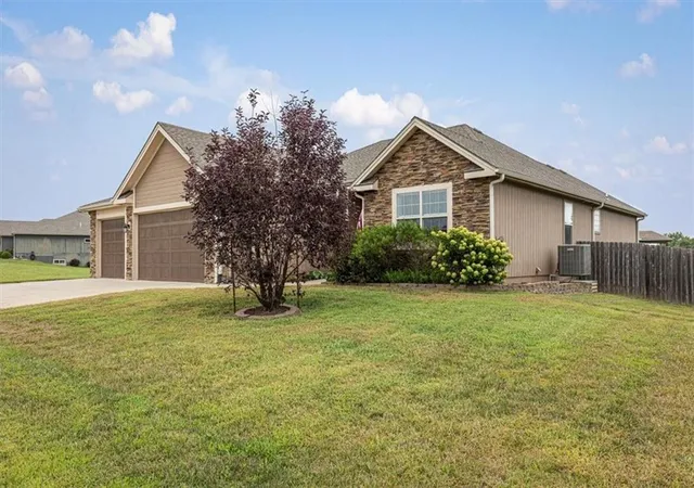 4th image of 200 Rock Creek Ter, Smithville, MO 64089 | MLS# 2636053