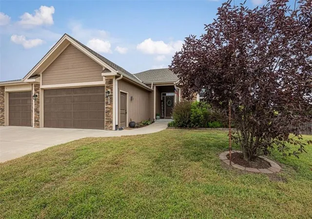 5th image of 200 Rock Creek Ter, Smithville, MO 64089 | MLS# 2636053