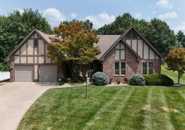41st image of 2309 Buckingham St, Saint Joseph, MO 64506 | MLS# 2636059