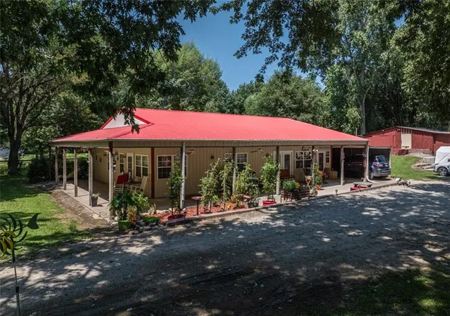 Photo 1 of Single family home for sale at 1215 Parker Rd, St Joseph, MO 64504 | MLS# 2636060 | Listing updated on 2026-08-23