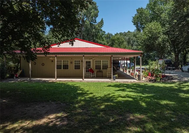 Photo 2 of Single family home for sale at 1215 Parker Rd, St Joseph, MO 64504 | MLS# 2636060 | Listing updated on 2026-08-23