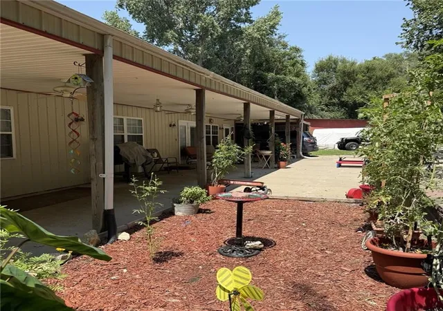 Photo 3 of Sale Pending at 1215 Parker Rd, St Joseph, MO 64504 | MLS# 2636060 | Listing updated on 2026-09-29