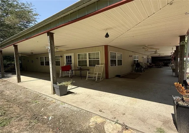 Photo 3 of Sale Pending at 1215 Parker Rd, St Joseph, MO 64504 | MLS# 2636060 | Listing updated on 2026-09-29