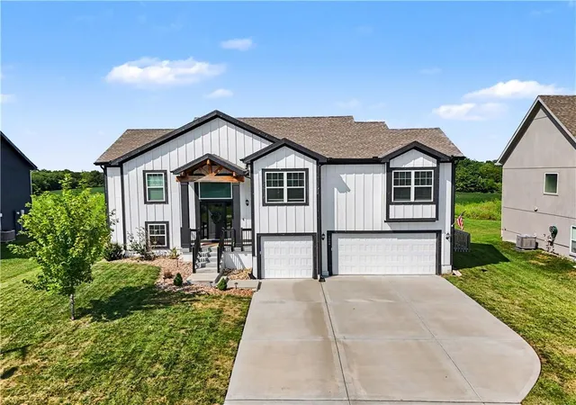 Photo 1 of Single family home for sale at 6004 Ne 120th Street, Kansas City, MO 64156 | MLS# 2636072 | Listing updated on 2026-09-21