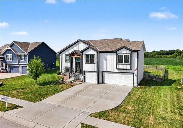 Photo 3 of Single family home for sale at 6004 Ne 120th Street, Kansas City, MO 64156 | MLS# 2636072 | Listing updated on 2026-09-21