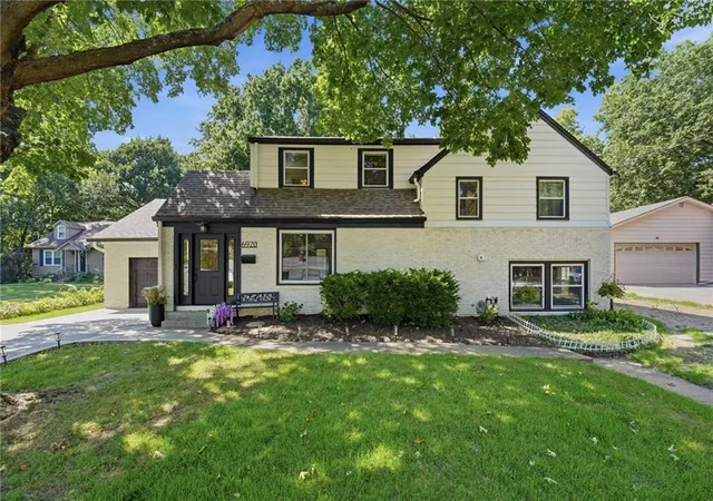 Photo 1 of Single family home for sale at 6920 Walmer St, Overland Park, KS 66204 | MLS# 2636074 | Listing updated on 2026-09-03