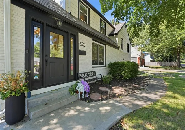 Photo 3 of Single family home for sale at 6920 Walmer St, Overland Park, KS 66204 | MLS# 2636074 | Listing updated on 2026-09-03