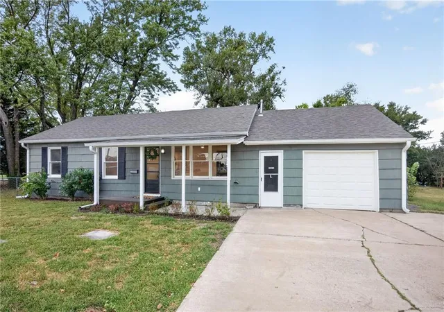 Photo 3 of Sale Pending at 1037 S Brockway St, Olathe, KS 66061 | MLS# 2636075 | Listing updated on 2026-09-27