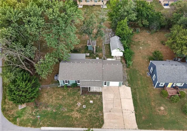 Photo 3 of Sale Pending at 1037 S Brockway St, Olathe, KS 66061 | MLS# 2636075 | Listing updated on 2026-09-27