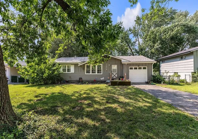 1st image of 7414 Park Forest Ln, Kansas City, MO 64152 | MLS# 2636076