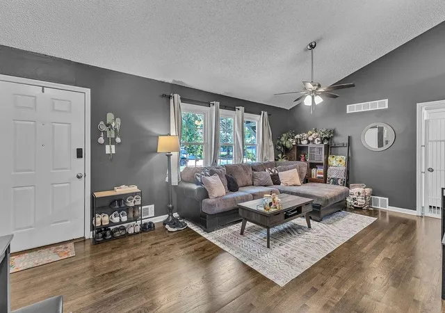 4th image of 7414 Park Forest Ln, Kansas City, MO 64152 | MLS# 2636076