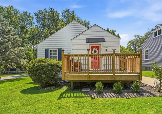 Photo 1 of Sale Pending at 601 W 86th Terrace, Kansas City, MO 64114 | MLS# 2636077 | Listing updated on 2026-09-04