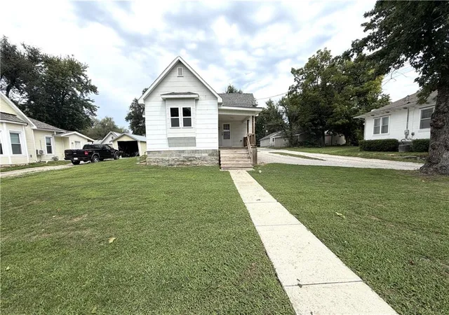 1st image of 1103 Webster St, Chillicothe, MO 64601 | MLS# 2636078