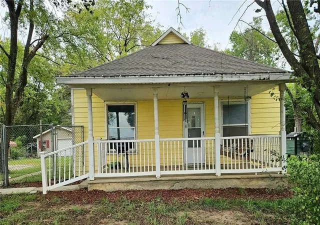 Single family home for sale at 870 Hwy K 171, Pittsburg, KS 66762 | MLS# 2636080