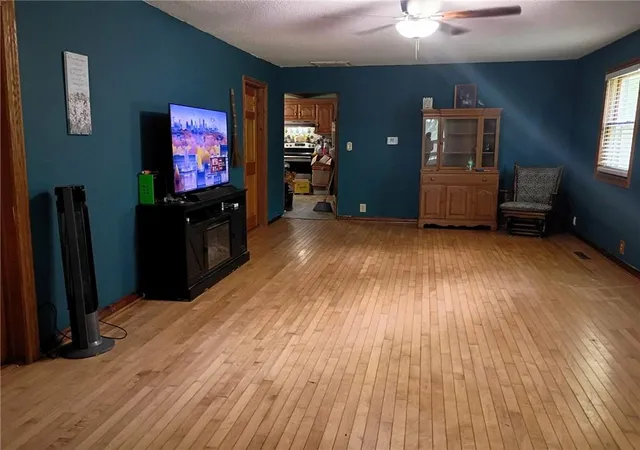 2nd image of 870 Hwy K 171 Hwy, Pittsburg, KS 66762 | MLS# 2636080