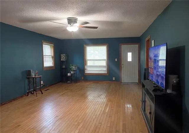 3rd image of 870 Hwy K 171 Hwy, Pittsburg, KS 66762 | MLS# 2636080