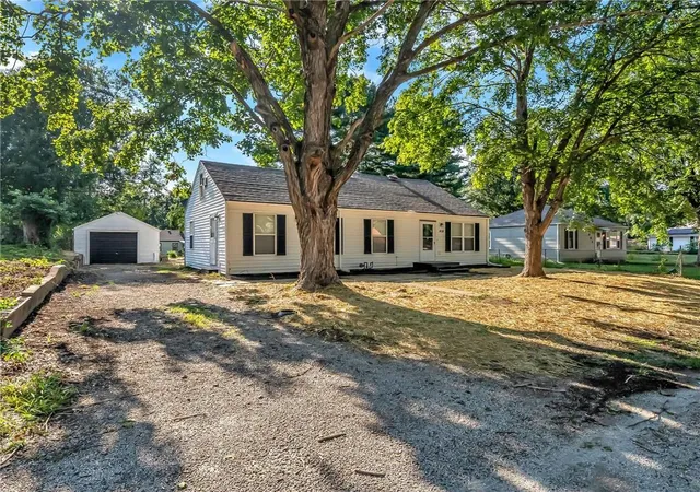 3rd image of 408 Zoe St, Buckner, MO 64016 | MLS# 2636088