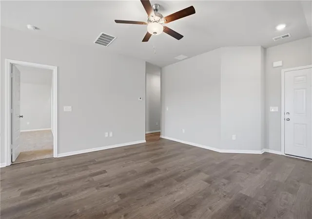 Photo 3 of Single family home for sale at 2768 Woodfield Dr, Tonganoxie, KS 66086 | MLS# 2636095 | Listing updated on 2026-09-28