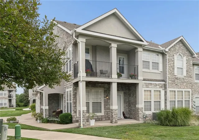 2nd image of 15945 S Crestview Dr, Olathe, KS 66062 | MLS# 2636115