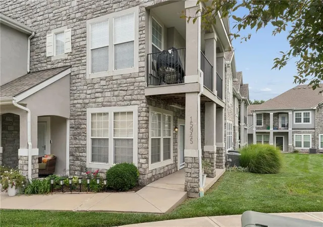 37th image of 15945 S Crestview Dr, Olathe, KS 66062 | MLS# 2636115