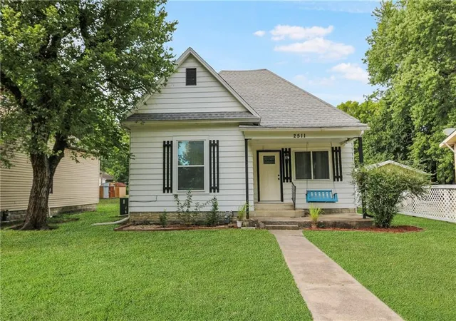 1st image of 2511 Clark Ave, Parsons, KS 67357 | MLS# 2636118