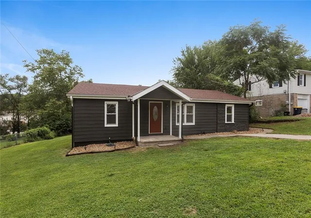 2nd image of 3628 N Cypress Ave, Kansas City, MO 64117 | MLS# 2636120