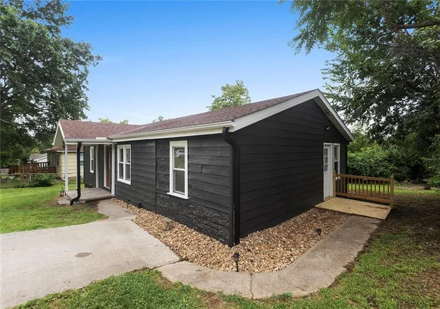3rd image of 3628 N Cypress Ave, Kansas City, MO 64117 | MLS# 2636120