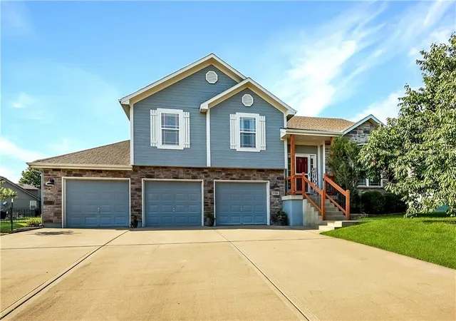 2nd image of 11704 Centennial St, Peculiar, MO 64078 | MLS# 2636126