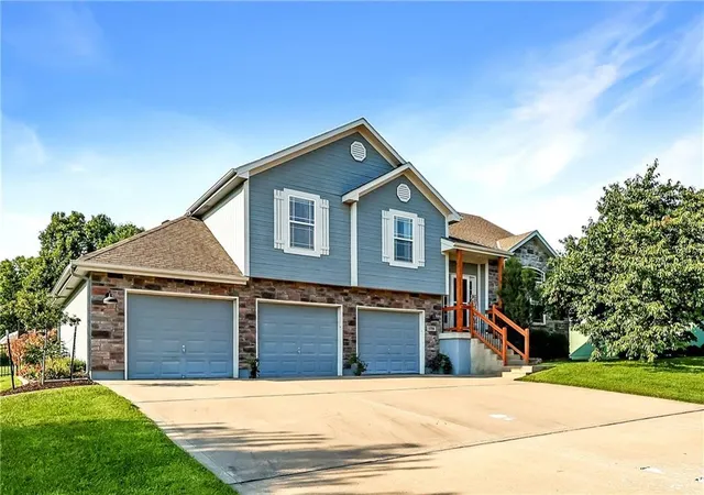 image of 11704 Centennial St, Peculiar, MO 64078 | MLS# 2636126
