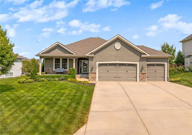 1st image of 13286 Davis Ave, Bonner Springs, KS 66012 | MLS# 2636134