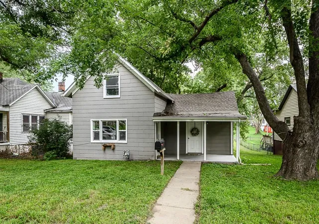 1st image of 1207 S 2nd St, Leavenworth, KS 66048 | MLS# 2636152