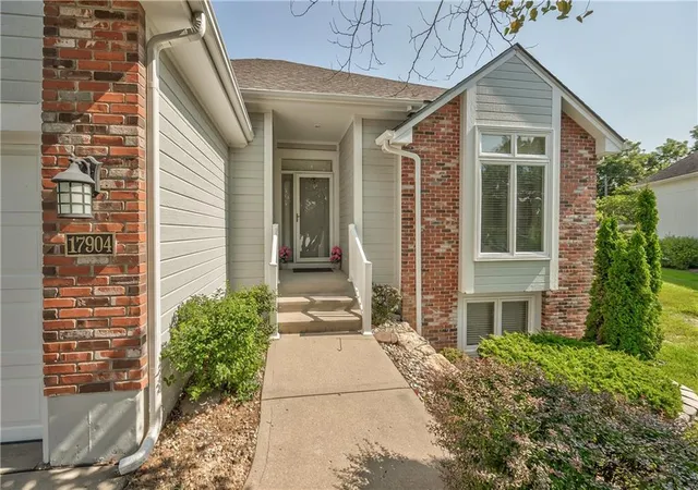 Photo 3 of House for sale at 17904 E 29th Street S, Independence, MO 64057 | MLS# 2636154 | Listing updated on 2026-10-05