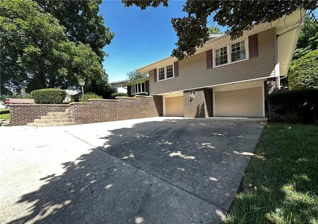 2nd image of 3343 Chatham Ave, Saint Joseph, MO 64506 | MLS# 2636156