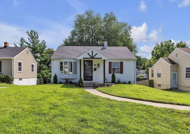 Photo 1 of Single family home for sale at 2611 Parallel Ave, St Joseph, MO 64506 | MLS# 2636158 | Listing updated on 2026-09-23