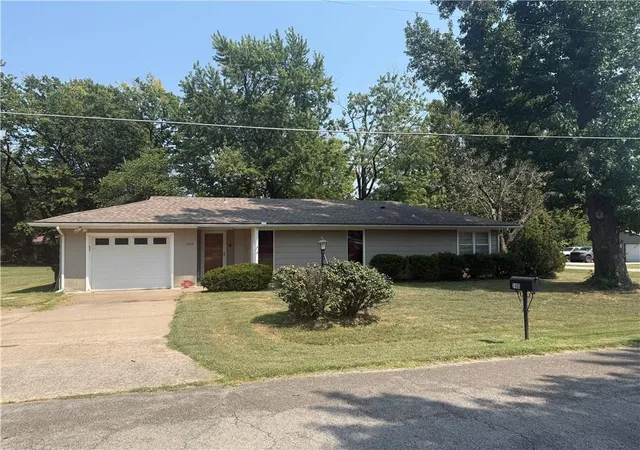 1st image of 2400 Linda Jean Dr, Independence, KS 67301 | MLS# 2636159