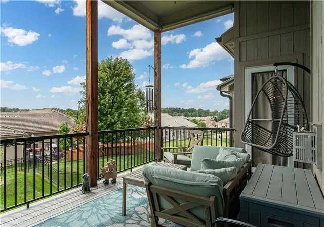 Photo 1 of Single family home for sale at 809 Ne Algonquin St, Lees Summit, MO 64064 | MLS# 2636166 | Listing updated on 2026-10-19