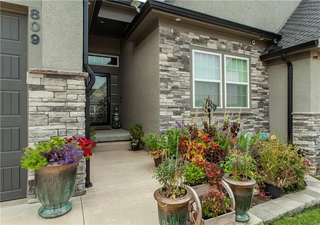 Photo 2 of Townhouse for sale at 809 Ne Algonquin St, Lees Summit, MO 64064 | MLS# 2636166 | Listing updated on 2026-10-08