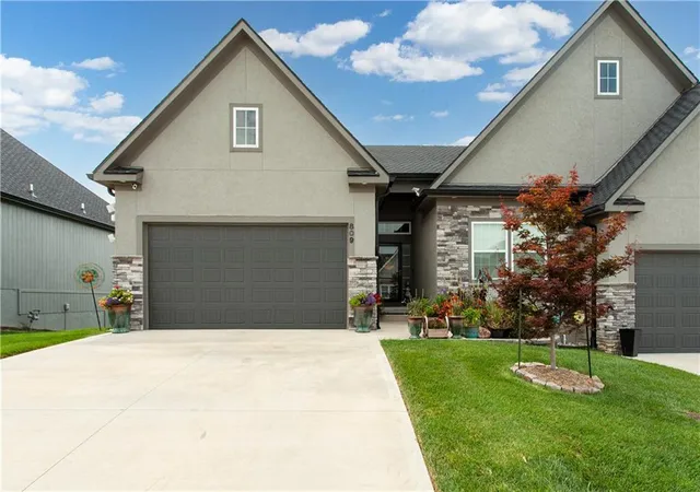 Photo 3 of Townhouse for sale at 809 Ne Algonquin St, Lees Summit, MO 64064 | MLS# 2636166 | Listing updated on 2026-10-08