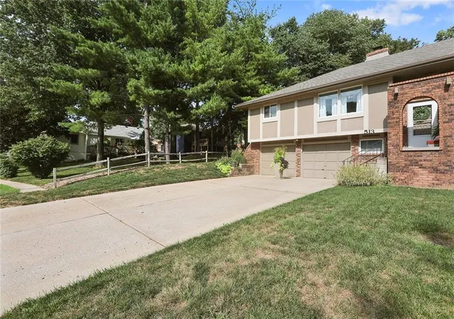 2nd image of 509 513 Maple St, Liberty, MO 64068 | MLS# 2636167
