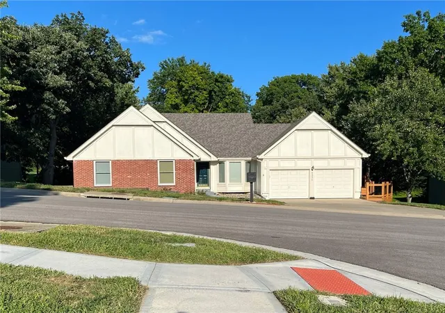 1st image of 1231 Wildbriar Dr, Liberty, MO 64068 | MLS# 2636174
