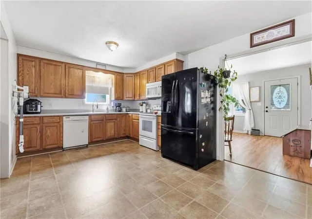 5th image of 205 N Mulberry St, Adrian, MO 64720 | MLS# 2636175