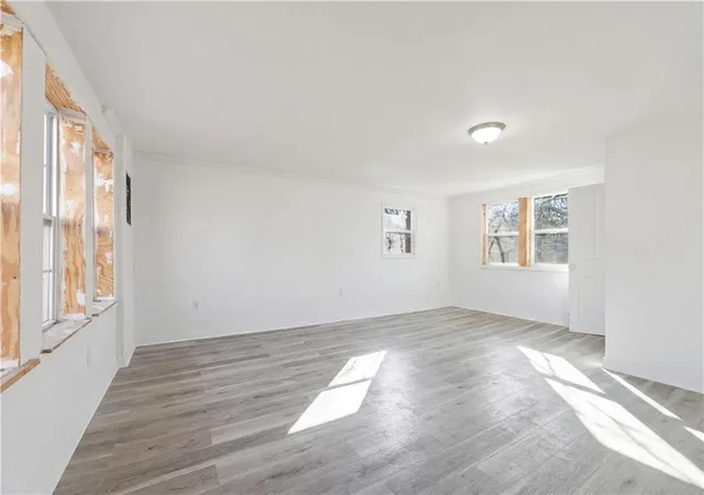 Photo 3 of Single family home for sale at 817 W White Oak St, Independence, MO 64050 | MLS# 2636176 | Listing updated on 2026-08-11