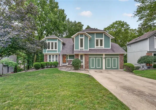 Photo 1 of Sale Pending at 5129 Nw Walden Dr, Kansas City, MO 64151 | MLS# 2636179 | Listing updated on 2026-08-21