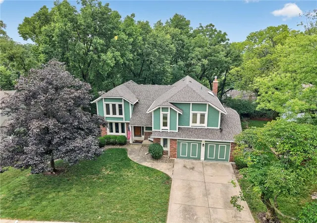 Photo 2 of Sale Pending at 5129 Nw Walden Dr, Kansas City, MO 64151 | MLS# 2636179 | Listing updated on 2026-08-21