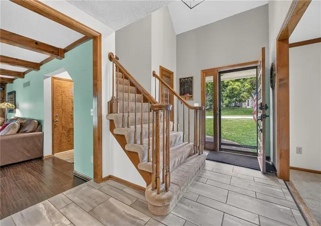 Photo 3 of Sale Pending at 5129 Nw Walden Dr, Kansas City, MO 64151 | MLS# 2636179 | Listing updated on 2026-08-21