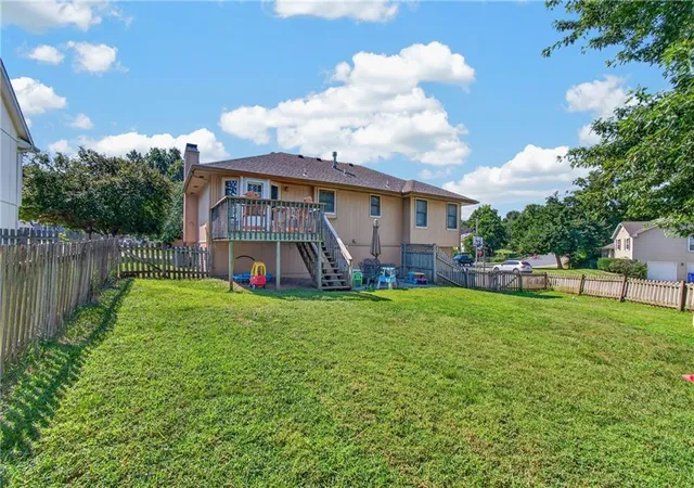 Photo 2 of Sale Pending at 800 Ne Bristol Dr, Lees Summit, MO 64086 | MLS# 2636182 | Listing updated on 2026-09-04