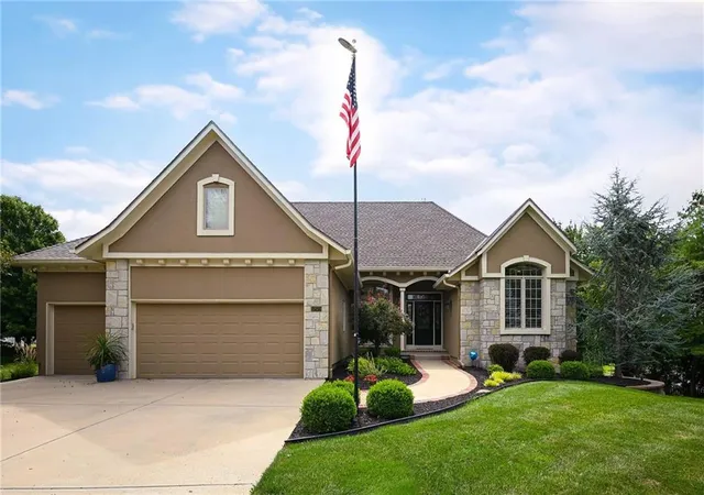 2nd image of 12573 Farley St, Overland Park, KS 66213 | MLS# 2636183