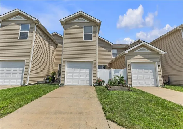 2nd image of 8154 N Drury Ave, Kansas City, MO 64119 | MLS# 2636192